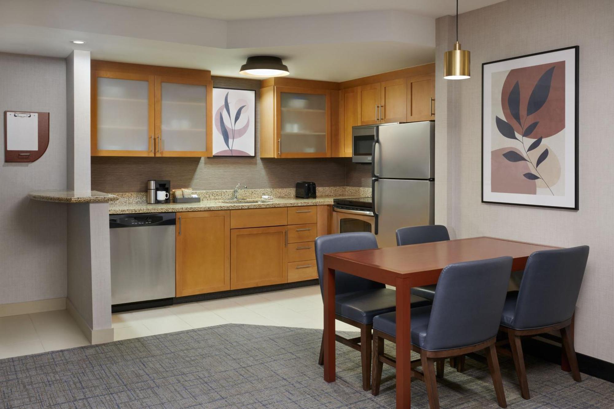 By Marriott Airport 4*