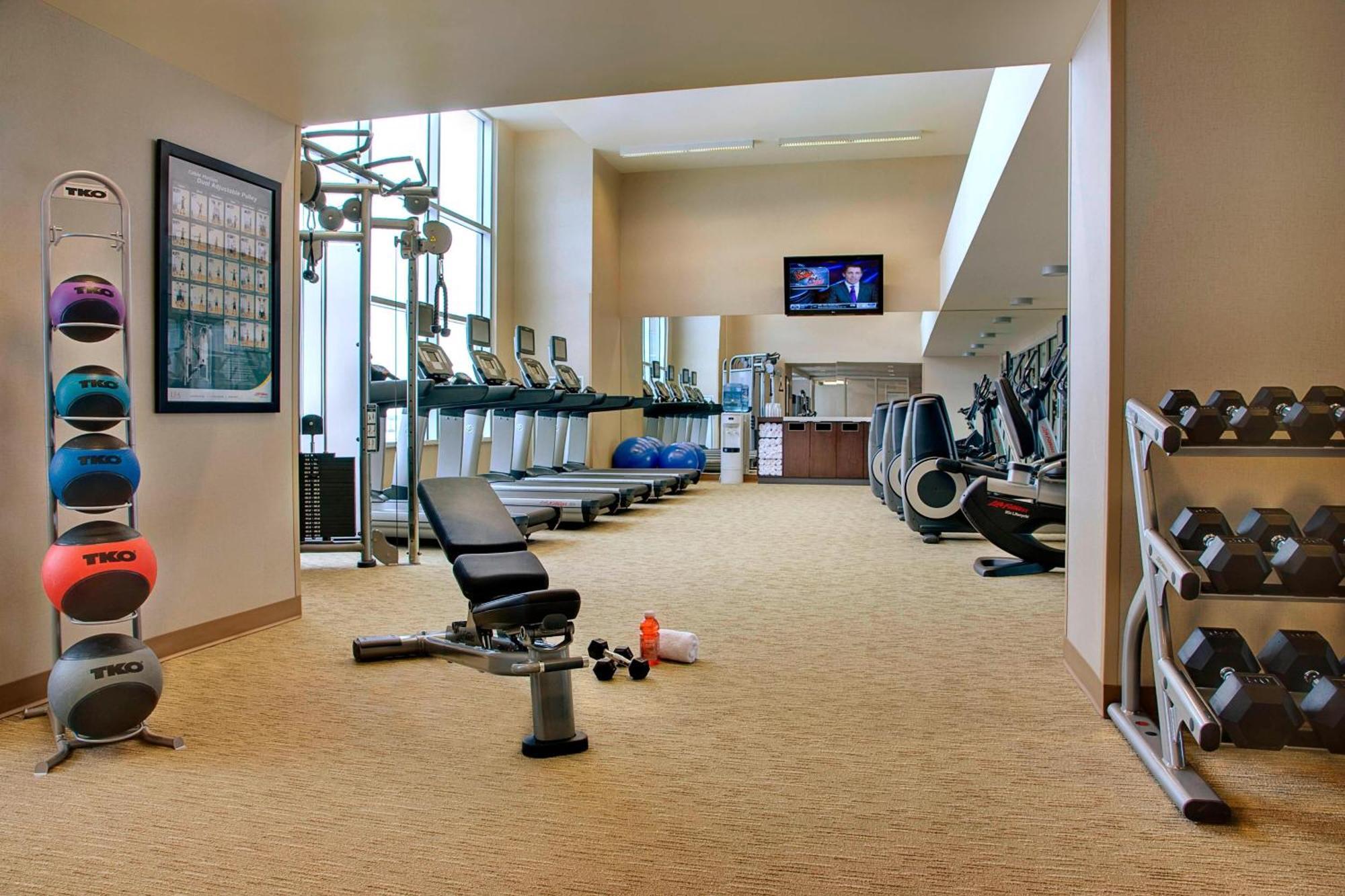 Hotel By Marriott Airport Calgary