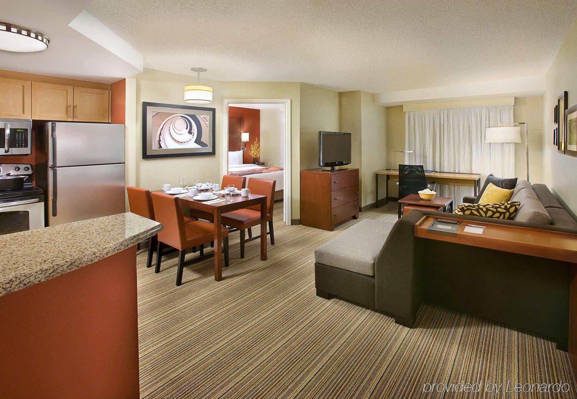 By Marriott Airport Hotel 4*